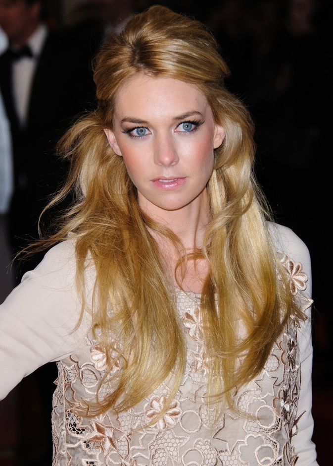 هل سقط توم كروز في حب فانيسا كيربي.. 10 صور لفتاة تستحق "الوقوع في حبها "