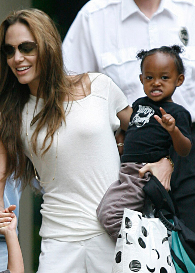 أنجلينا وزهارا