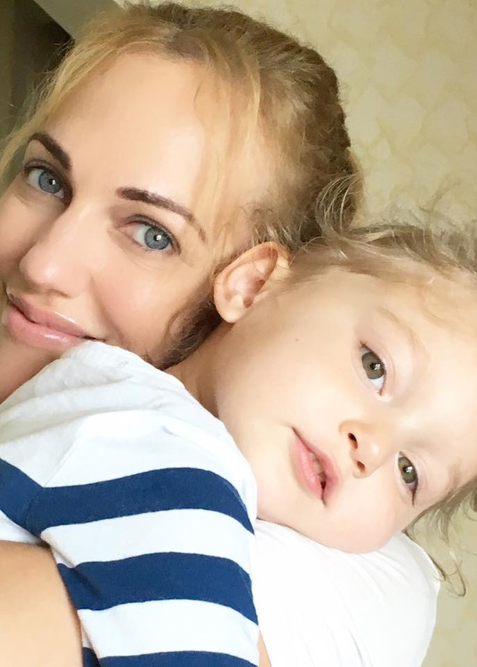 مريم أوزرلي وابنتها