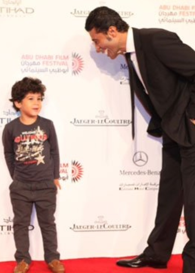 خالد النبوي وابنه على السجادة الحمراء