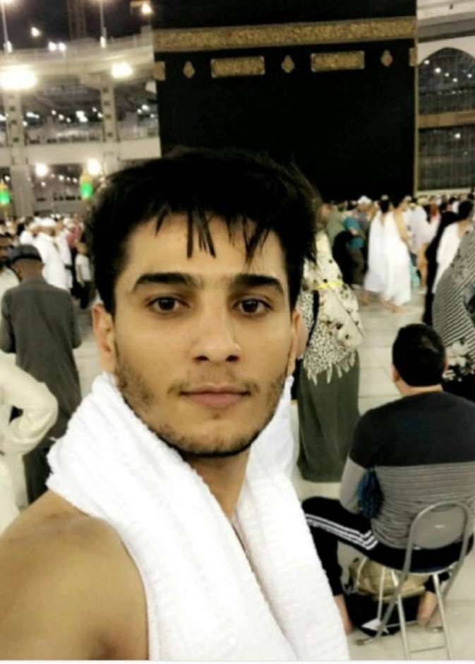 محمد عساف يؤدي العمرة