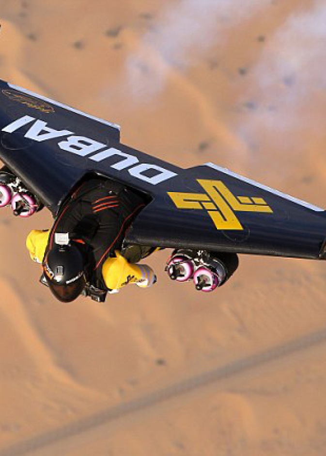 فيديو.. استعراض جوي مثير في سماء دبي