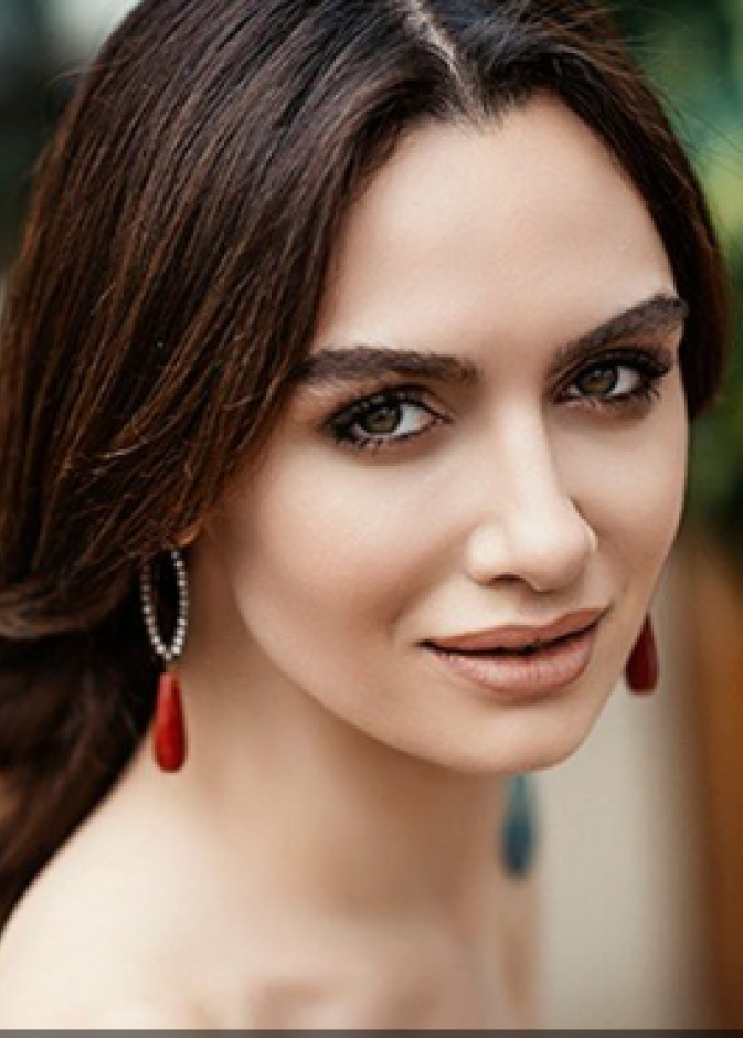 بيرجا أكلاي بطلة مسلسل الأغا الصغير