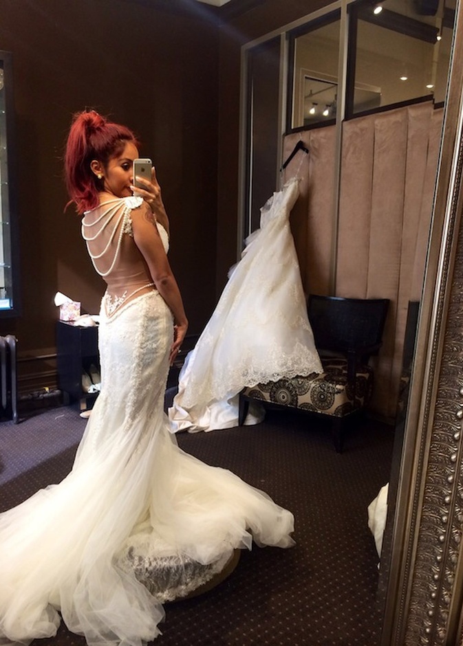 كيف تتفادين ضغوطات التسوق لفستان الزفاف؟