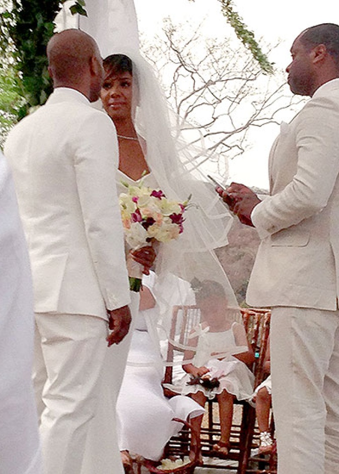 زواج النجمة كيللي رولاند 