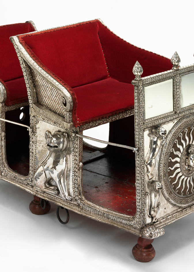 معرض "What is Luxury" في لندن