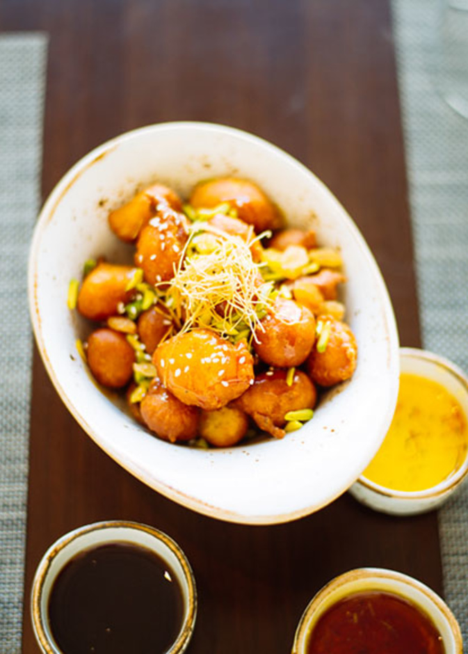 تذوقوا اللقيمات في هذه المطاعم في دبي