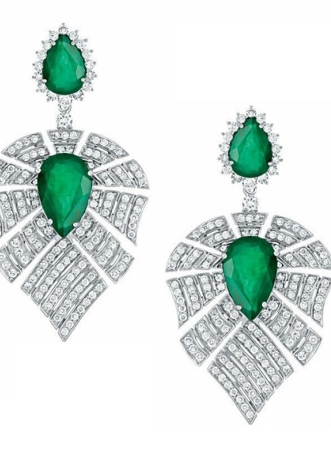 اقراط الماس و زمردة من تصميم Hueb