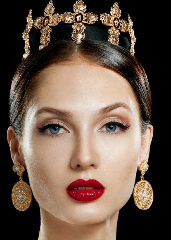 مكياج ناعم كالملكات يوم الزفاف