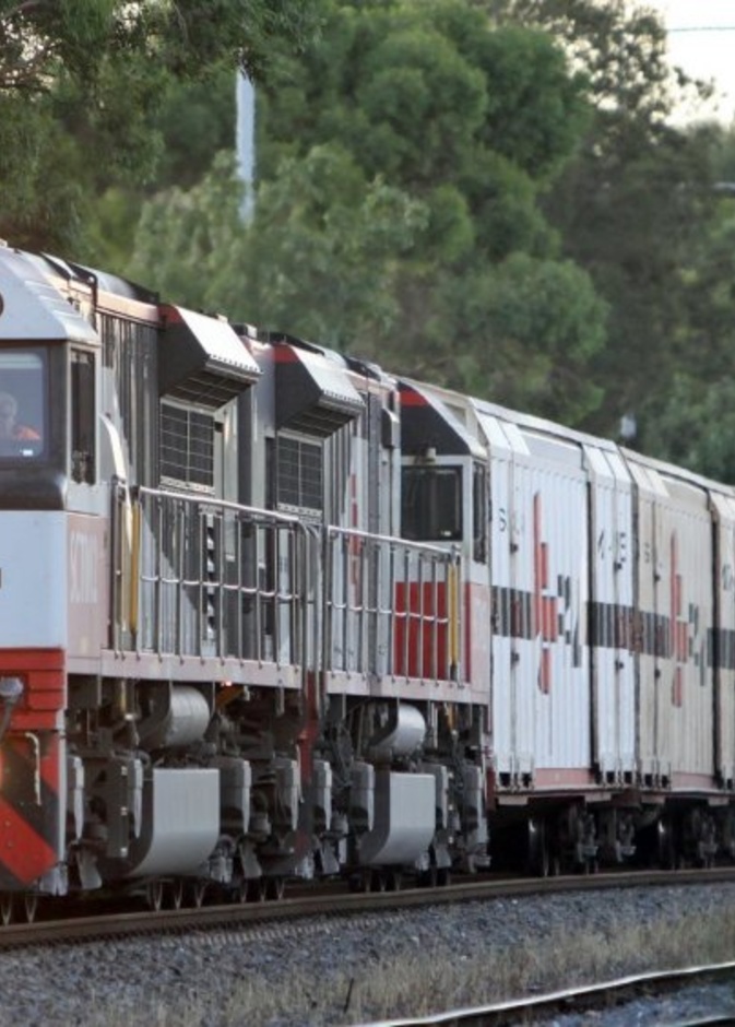 الرجل تجاوز القطار الأول