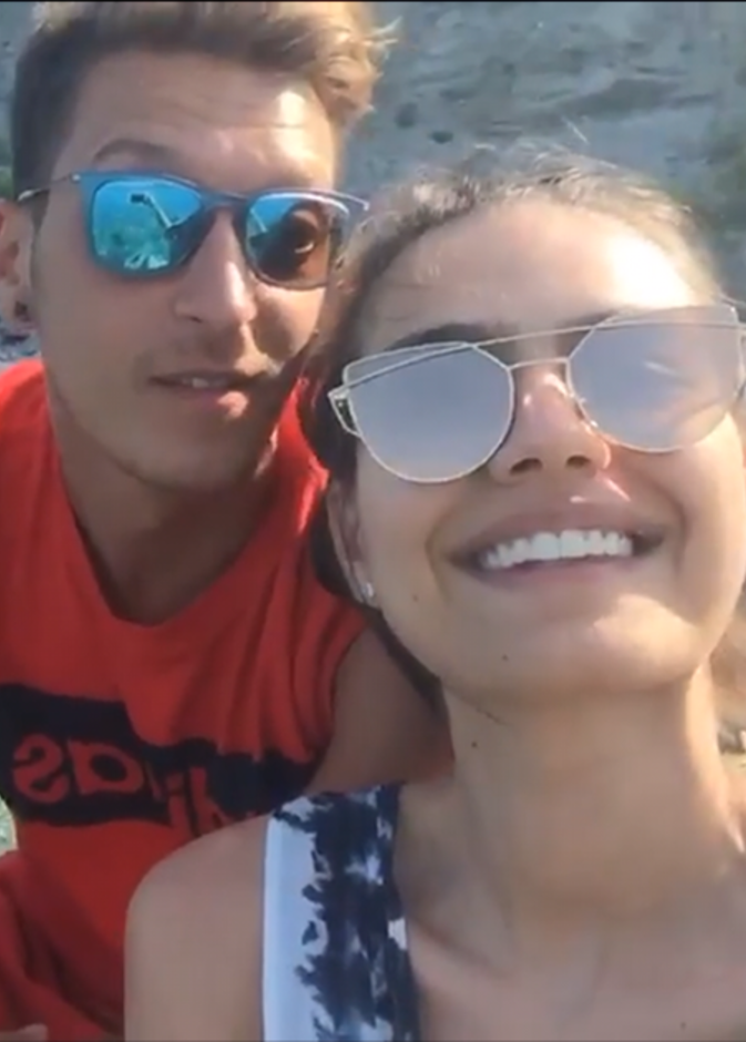 أمينة جولشا ومسعود أوزيل