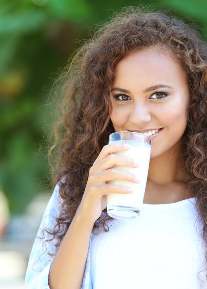 فوائد شرب الحليب في الفطور والسحور على الصحة في رمضان