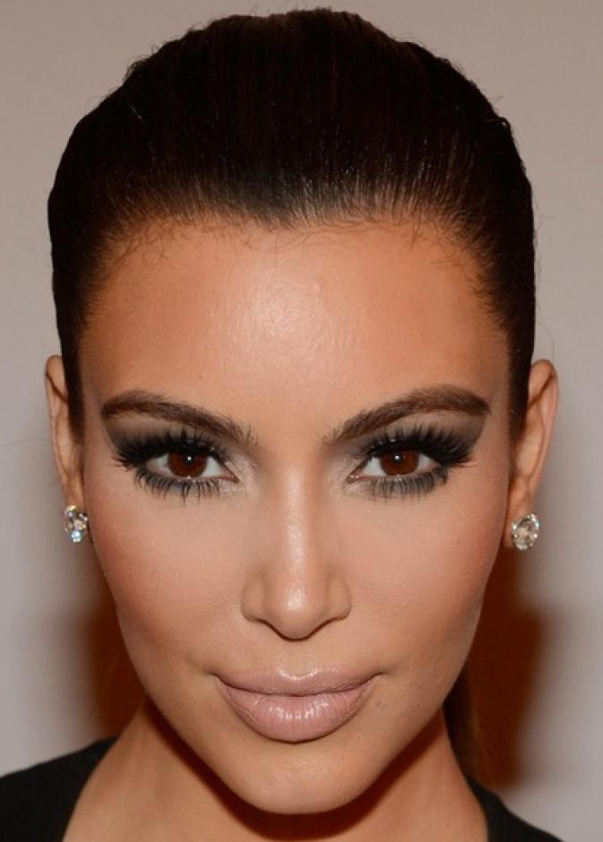 كيم كردشيان Kim Kardashian تختار مكياج عيون راقي