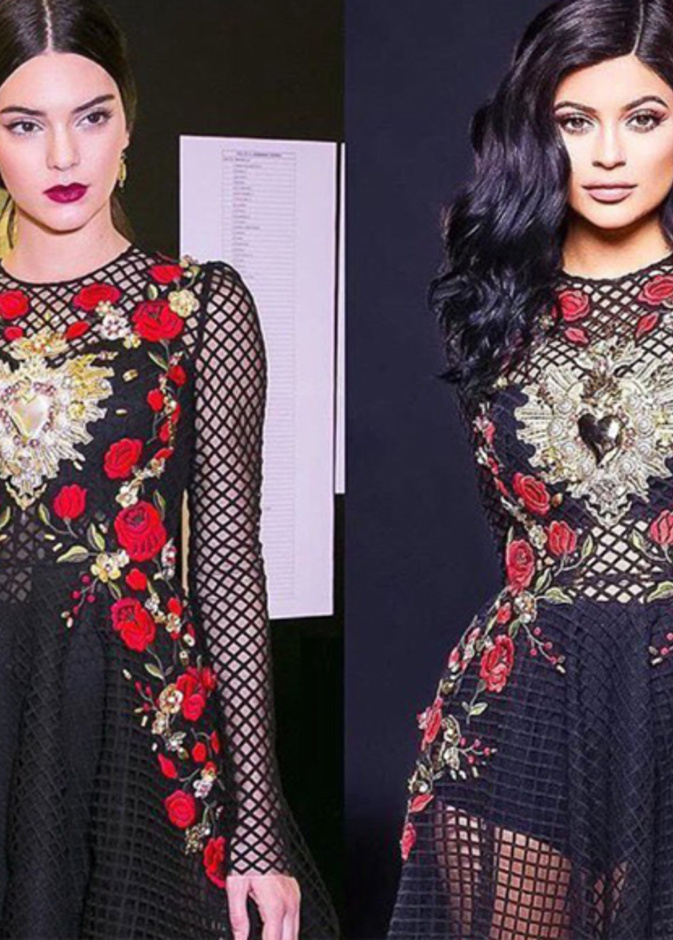 كيندال جينر kendall Jenner وكايلي جينر Kylie Jenner مشعان بنقشات الورود
