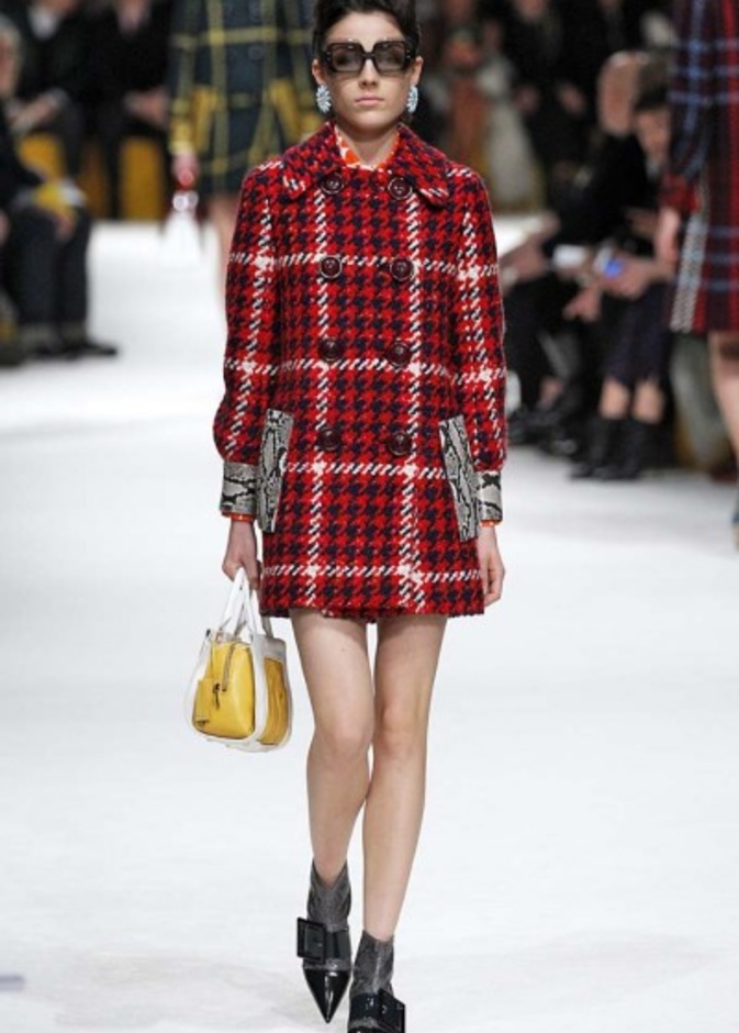 تألقي جمالاً مع مجموعة الأزياء الرائعة من Miu Miu