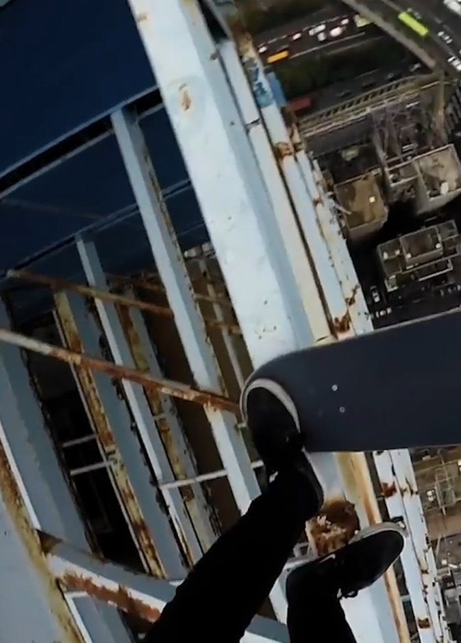 مغامر معتوه