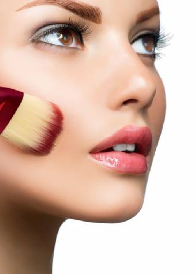 لمسات بسيطة تموّه عيوب أنفك