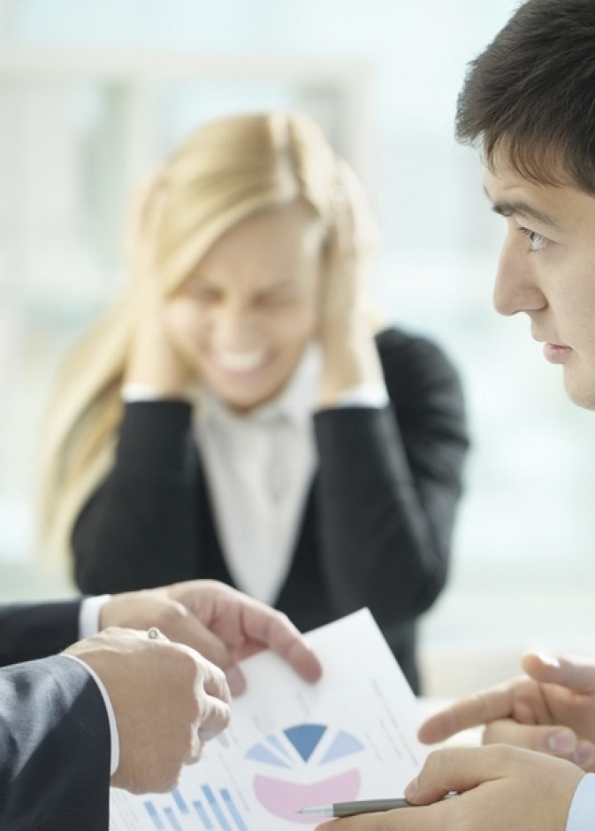 كيف تتعامل مع زميل عمل غير محتمل؟