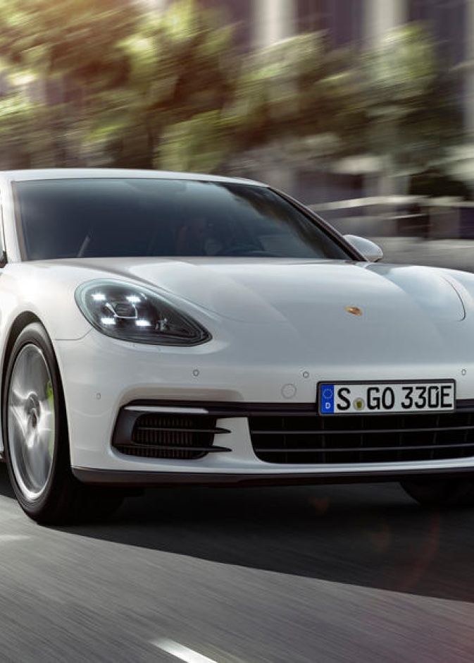  4 E-Hybrid من الداخل