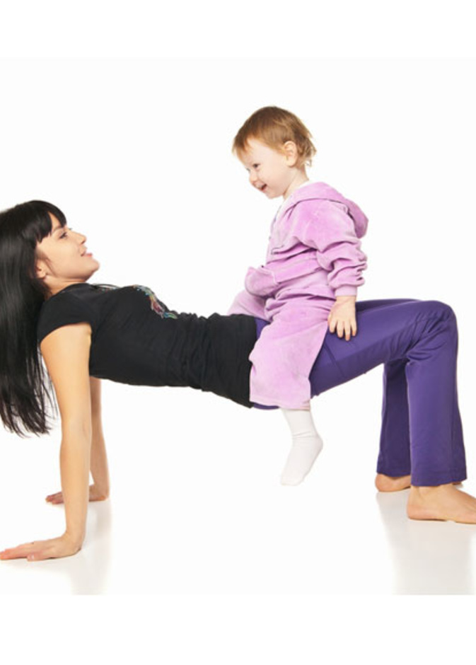 حافظي على لياقتك ومارسي التمارين مع طفلتك