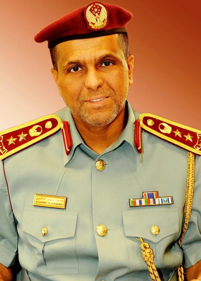 لصوص يتابعون أحد عملاء البنوك ويسرقون 100 ألف درهم