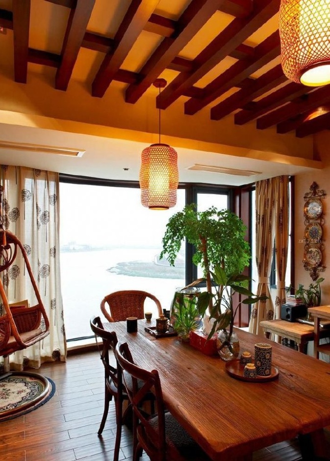 أسقف معلقة تعتمد الجبس بجزء منها و القضبان الخشبية في الجزء الآخر