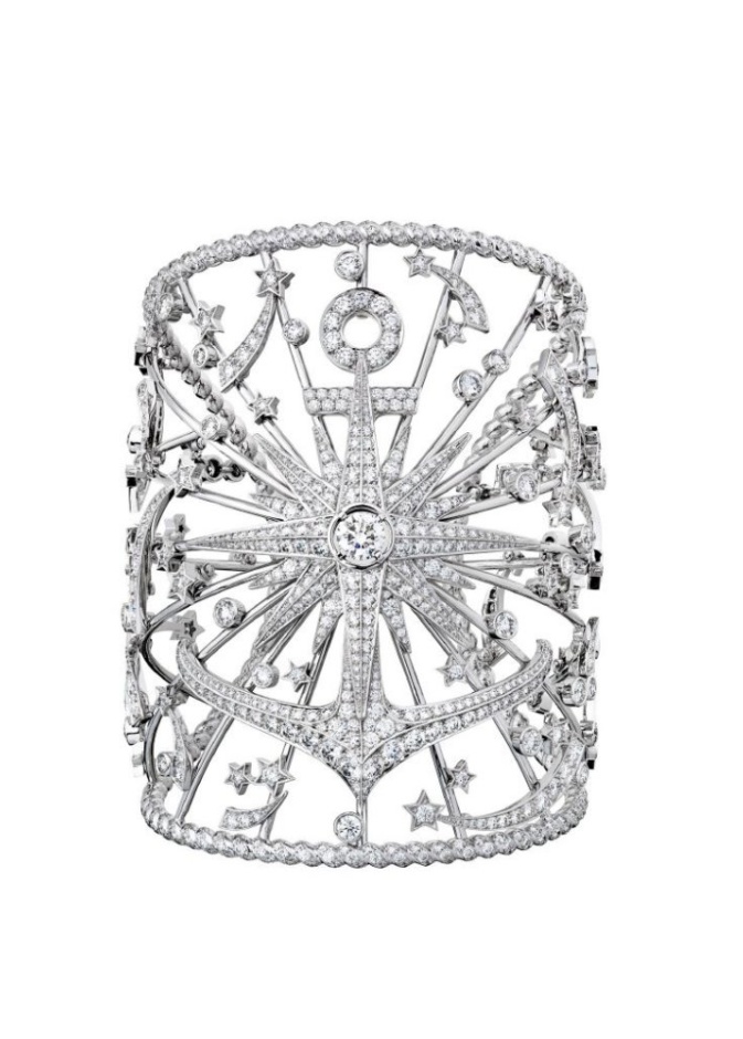 أقراط جاكوب آند كو من الذهب الأبيض والماس