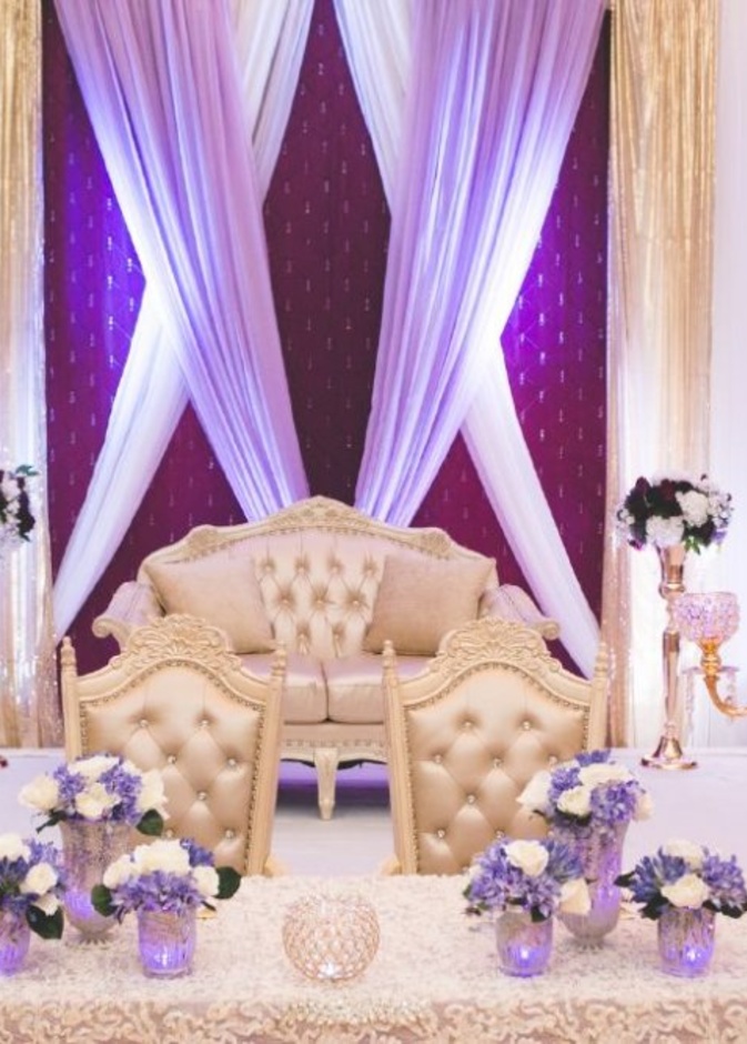 _اعتمدي اللون البنفسجي في ديكورات طاولات الزفاف و ادوات الطعام