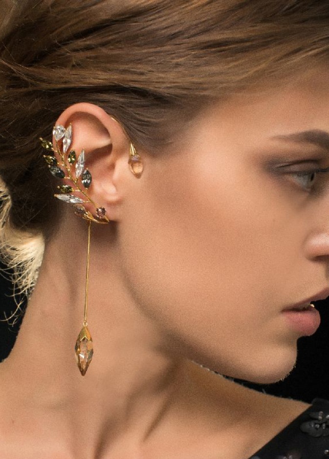 اقراط عصرية و مميزة للعروس مستوحاة للعروس من دار فينيتا مايكل