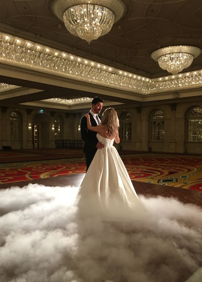 تصوير رقصة العروسين.