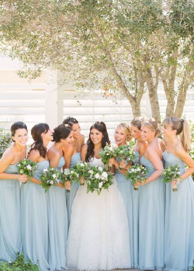 اناقة ملفتة للوصيفات باللون الاخضر 