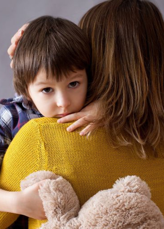 اهمية احتضان الاطفال وتاثيره على نفسيتهم 