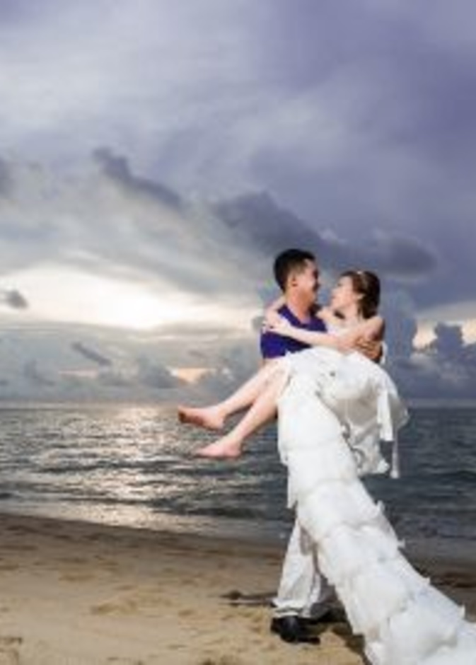 رومنسية زفافك بين أحضان الغروب