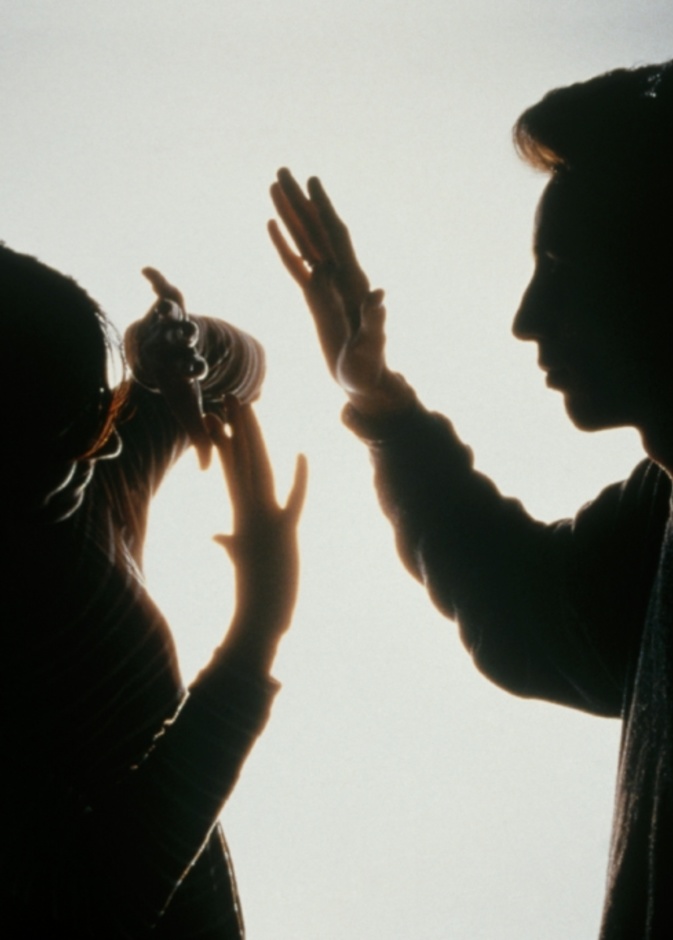 تعدي الزوج على زوجته الاولى و ابنها بسبب زوجته الجديدة