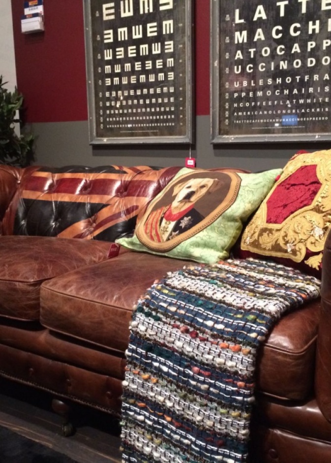 صوفا جلدية جميلة من متجر The One