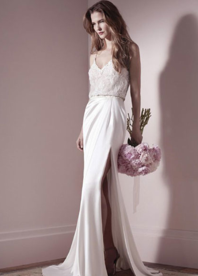 فساتين بفتحة جانبي