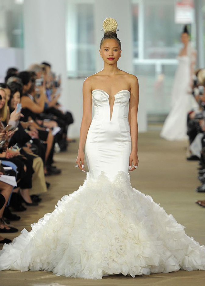 فستان زفاف لإطلالة أنيقة بتصميم عروس البحر من مجموعة Anne Barge لربيع 2018