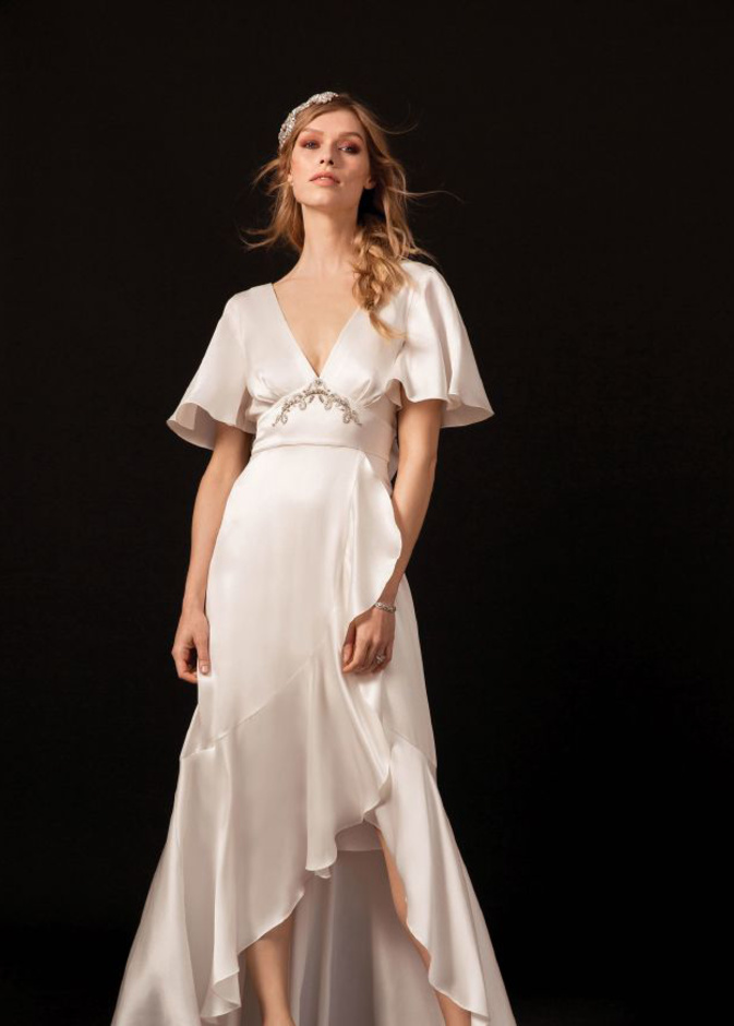 فستان عرس قصير من مجموعة جيني باكهام