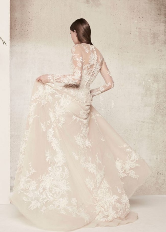 فستان عرس من ايلي صعب بالأكمام الطويلة 2018