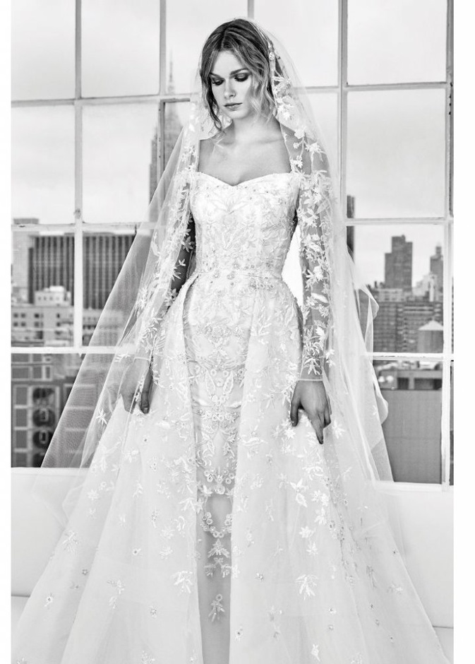 من مجموعة ايلي صعب مع الطرحة الطويلة