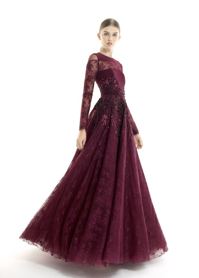 فستان من ريم عكرا