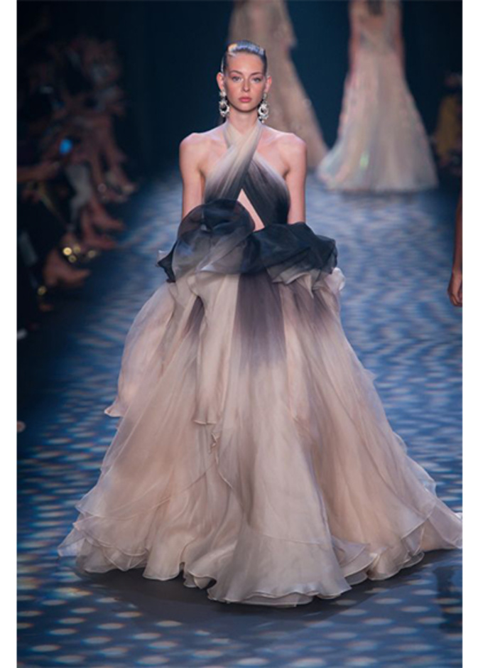 فستان من ماركيزا بتنورة منفوشة