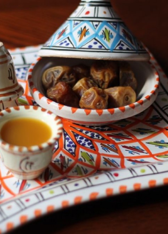 اختيار الأواني المنوعة لسفرة رمضان