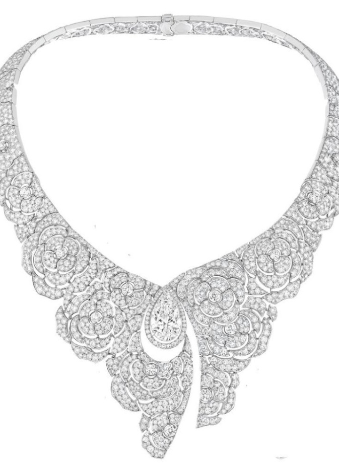 قلادة لويس فيتون مرصعة بالماس وحجر الإسبينل