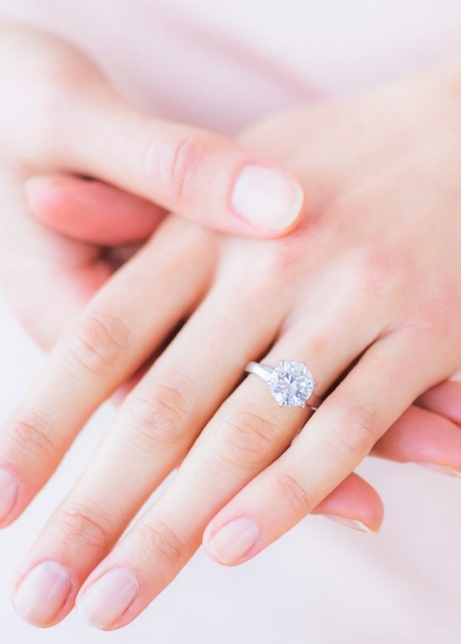 لا تهملي في الاعتناء بخاتم زواجك