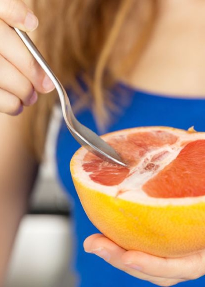 يساهم الجريب فروت بالتخلص من الوزن الزائد و حرق الدهون