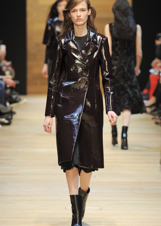 Guy Laroche قصات عسكرية بأسلوب أنثوي