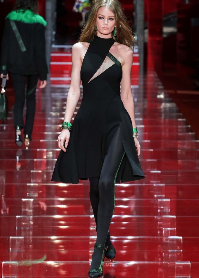 رحلة مبهرة في عالم الإنترنت مع "Versace"