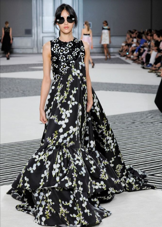Giambattista Valli حلم صيفي لموسم خريفي بارد