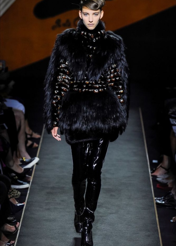 الفرو الراقي على طريقة دار Fendi